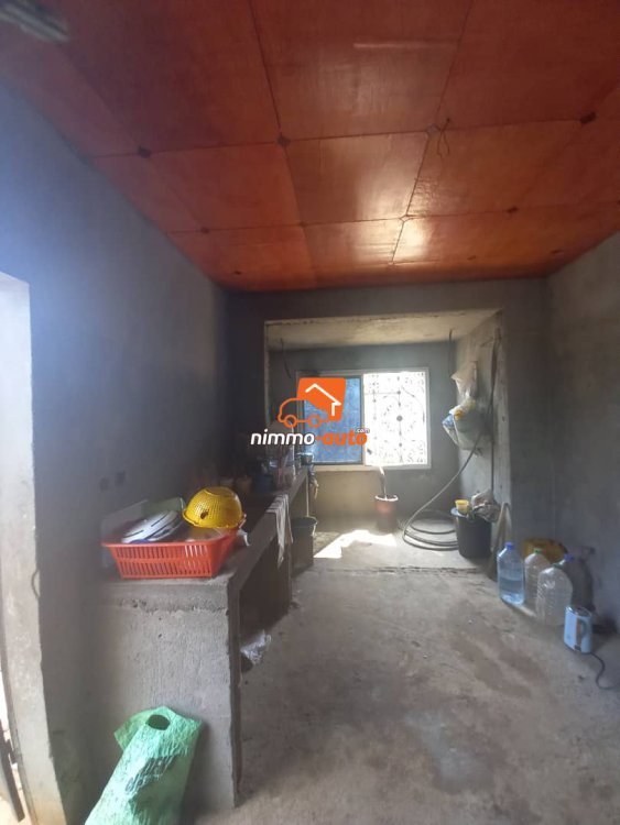 Villa titrée en finition à vendre à Odza Minkan