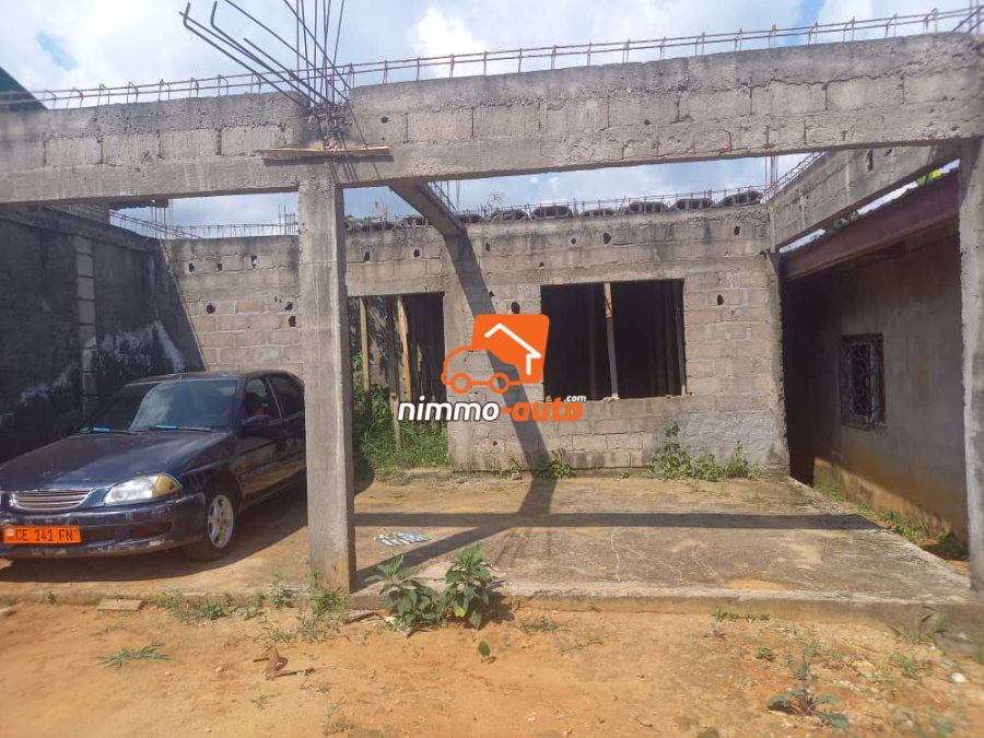 Villa titrée en finition à vendre à Odza Minkan