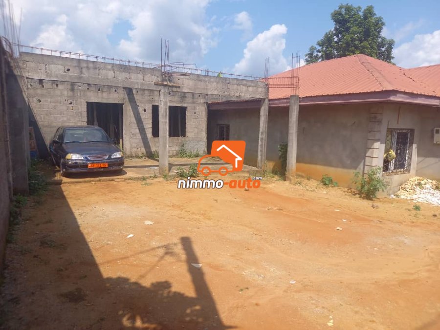 Villa titrée en finition à vendre à Odza Minkan