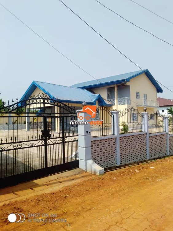 Très belle villa à vendre à Awae non loin du collège Monti