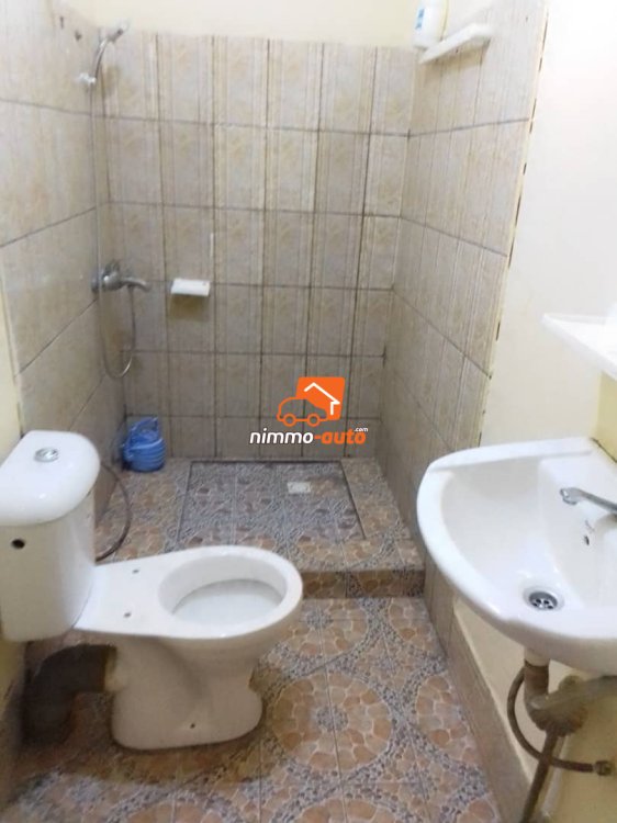 Studio meublé climatisé à louer à Omnisports