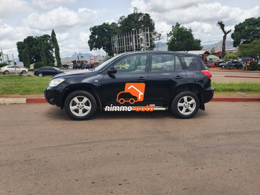 RAV 4 de luxe à louer