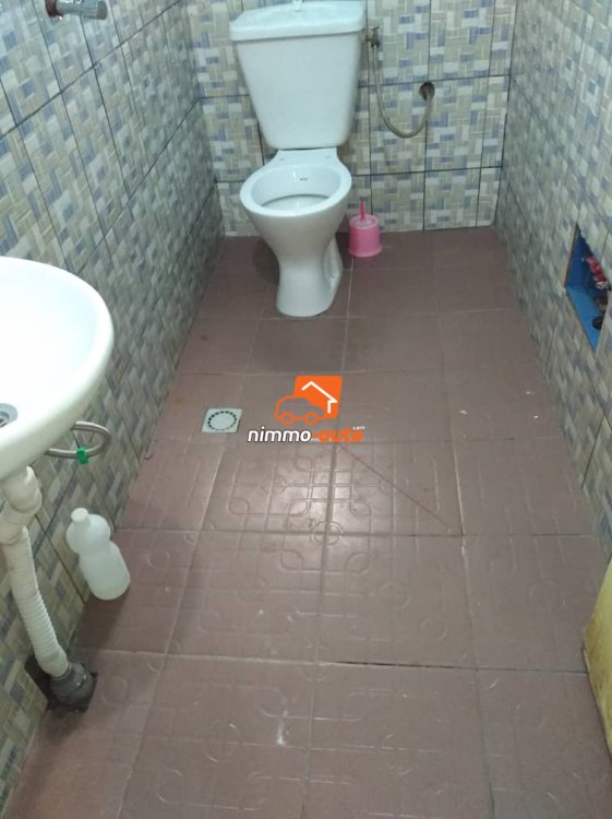 Chambre moderne à louer derrière le commissariat de Mendong