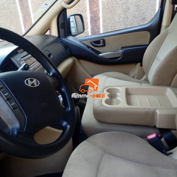 Hyundai 11 places à louer