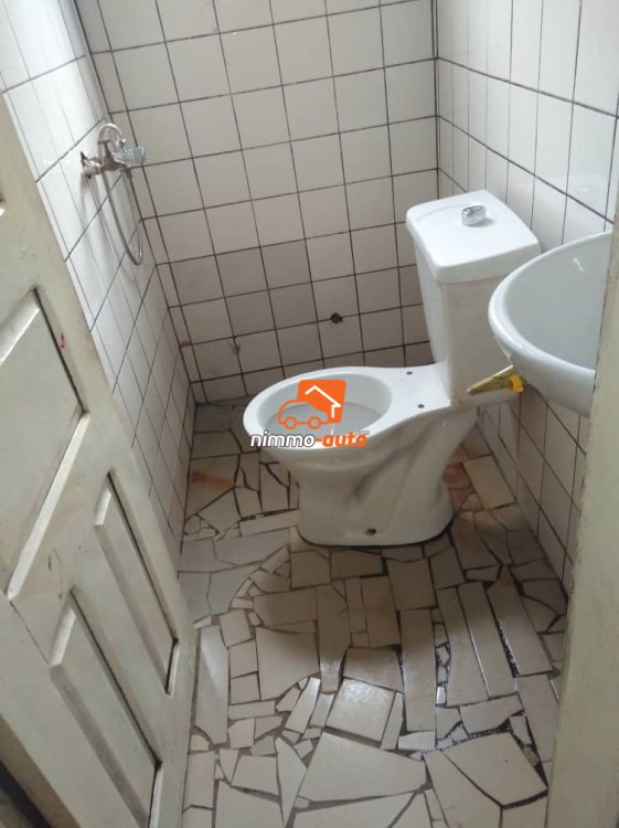Appartement individuel à louer à Biyemassi Superette