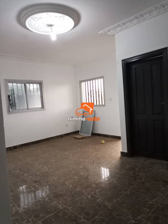 Immeuble de plusieurs studios nouvellements construits à Awae/carrière