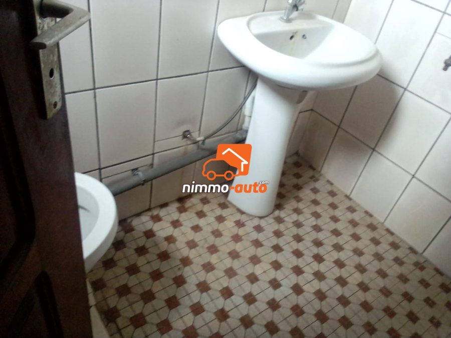Appartement bien spacieux à louer à Akwa