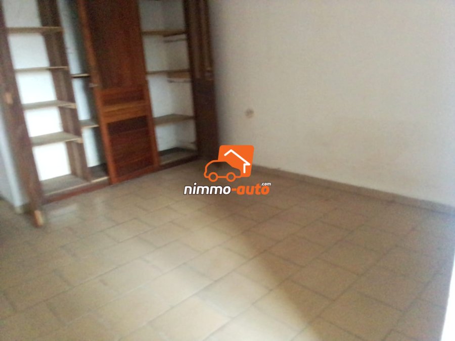 Appartement bien spacieux à louer à Akwa