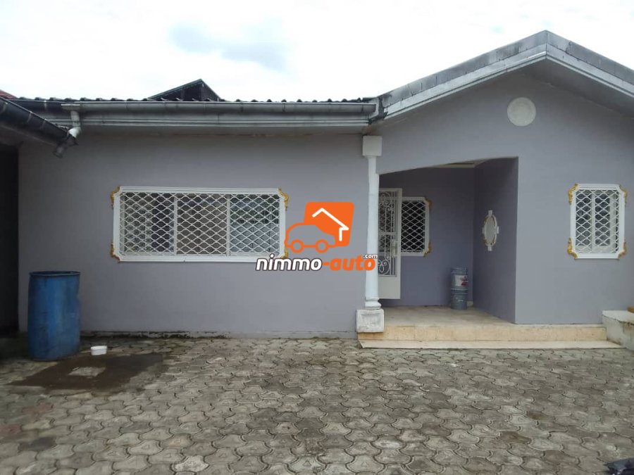 Très belle et grande villa à louer à Bonamoussadi