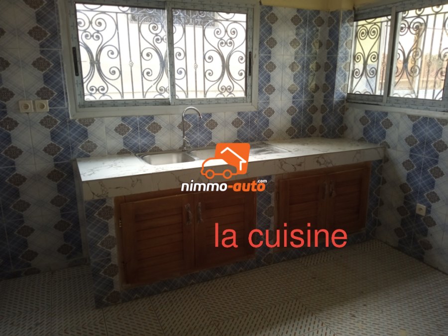 Très bel et vaste appartement à louer à Etoudi