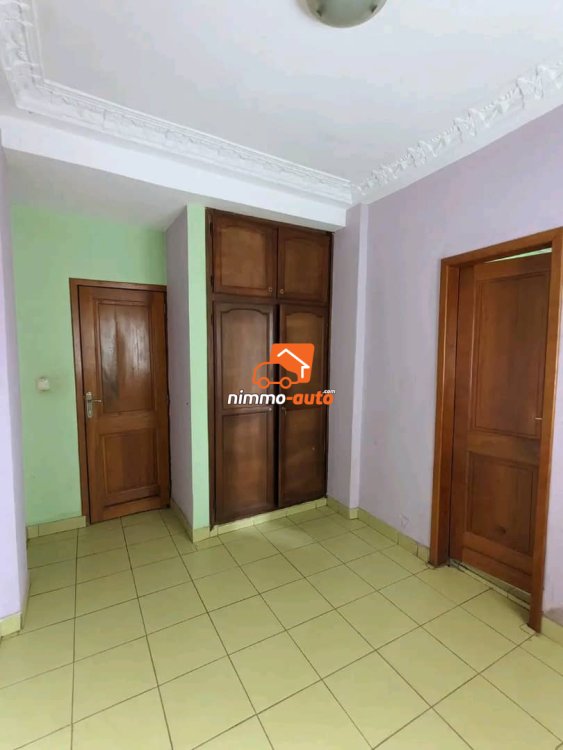 Incroyable appartement moderne staffé à Ngousso