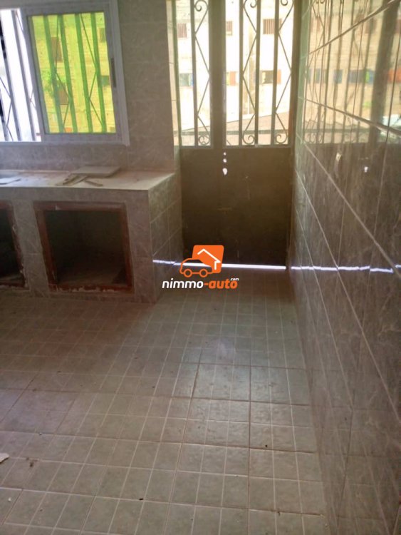 Plusieurs appartements nouvellement construits à louer à Emana Lycée