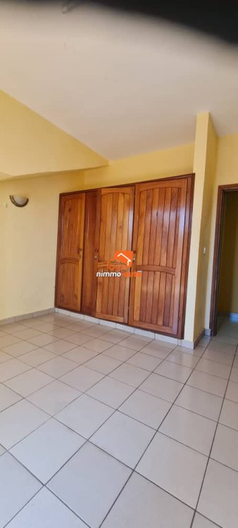 Incroyable appartement moderne staffé partout à Biyemassi montée des soeurs