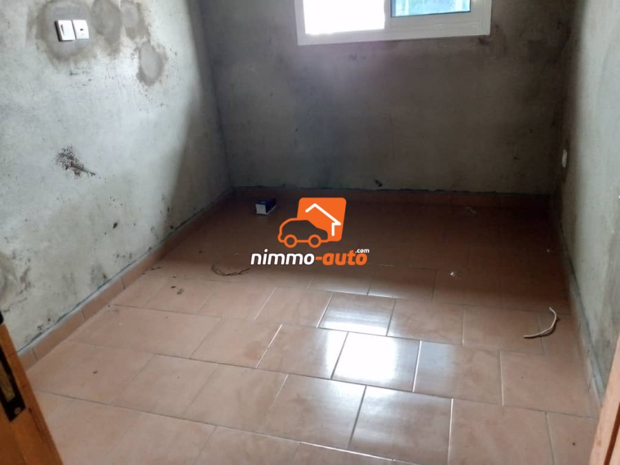 Espace pour bureau nouvellement construit à Deido