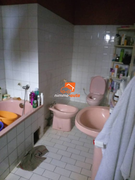 Grande maison à louer à Efoulan