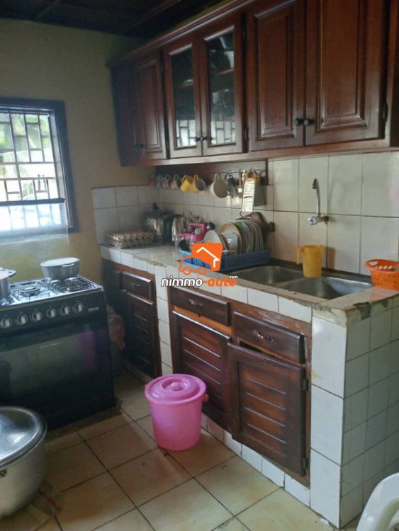 Grande maison à louer à Efoulan