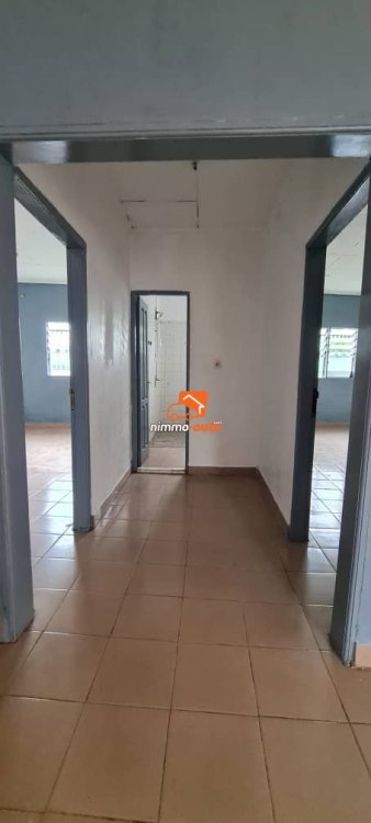 Très grand appartement moderne à louer à la chapelle Nsimeyong