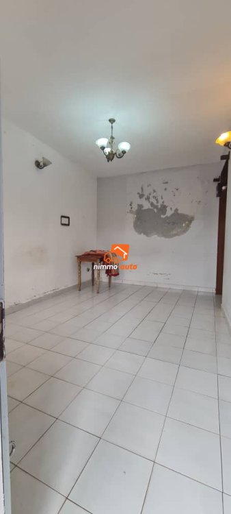 Un grand studio moderne à louer à Nsimeyong
