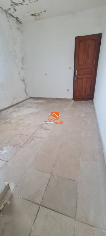 Studio moderne à louer à Biyemassi Lycée