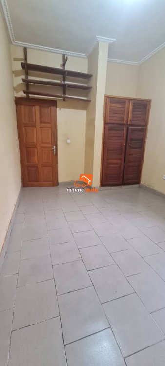 Incroyable studio moderne situé à Nsimeyong terre rouge