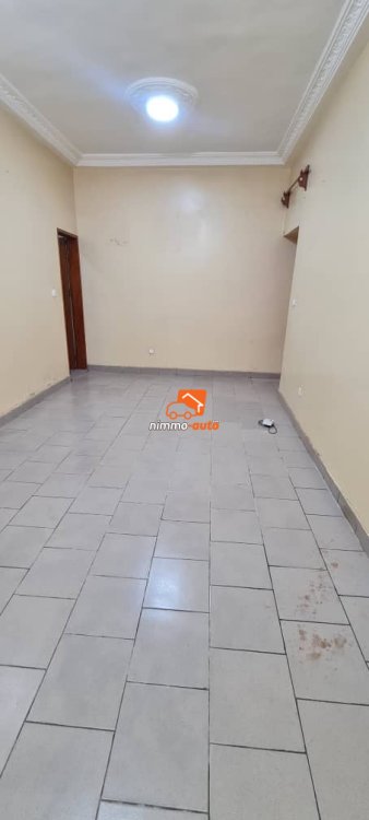 Incroyable studio moderne situé à Nsimeyong terre rouge