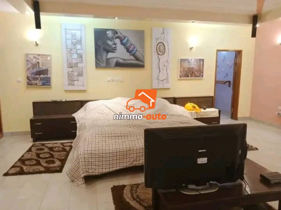 Somptueux duplex à louer au quartier Talla non loin de la CRTV radio