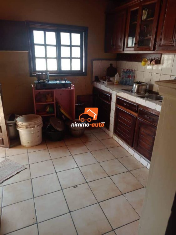 Très belle et spacieuse villa à louer à Efoulan