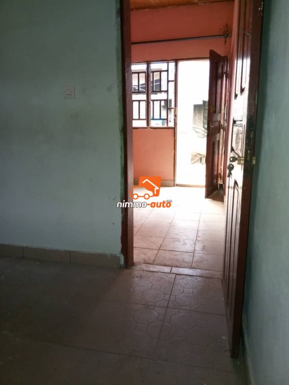 Studio moderne à louer dans un camp à Ngousso