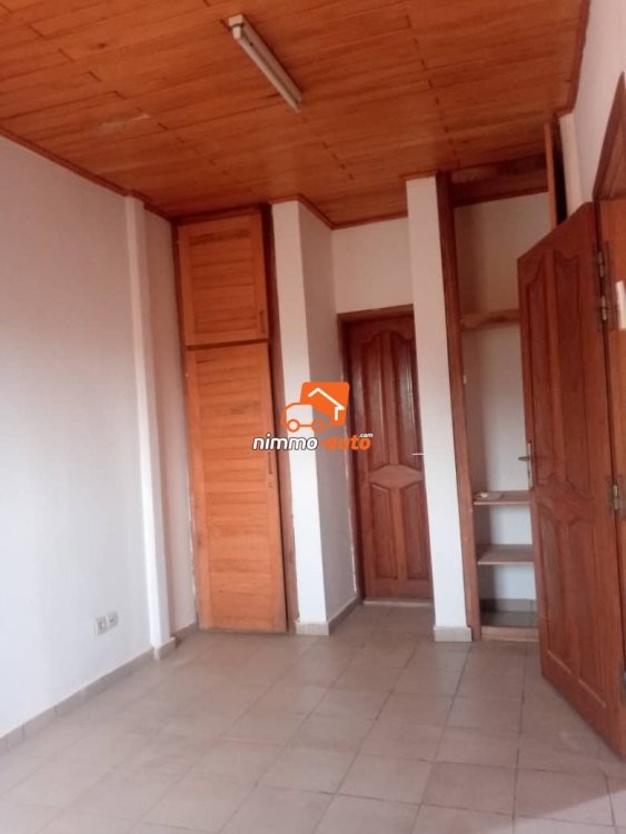 Appartement moderne à louer à Yassa derrière la station Total