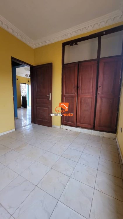 Appartement moderne staffé partout à louer à Biyemassi montée des sœurs