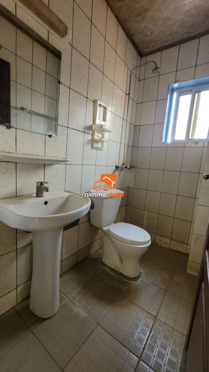 Appartement moderne staffé partout à louer à Biyemassi montée des sœurs