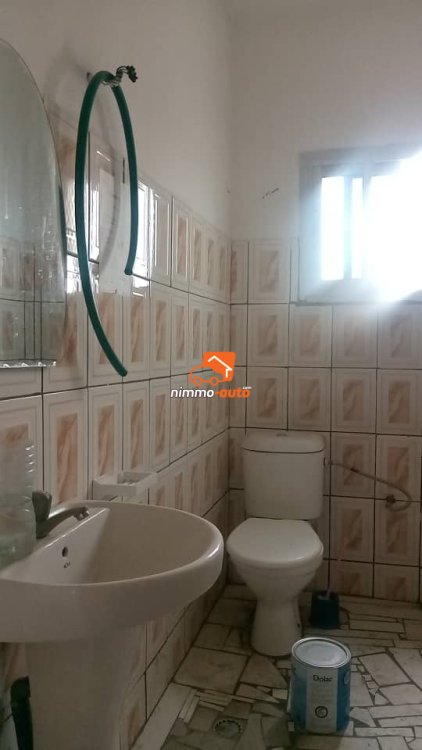 Très grand bureau à louer à Akwa