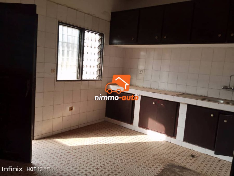 Très grand appartement à louer à Essos Hôtel du plateau