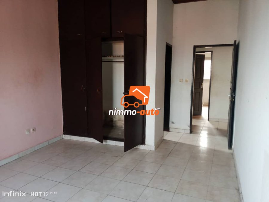 Très grand appartement à louer à Essos Hôtel du plateau