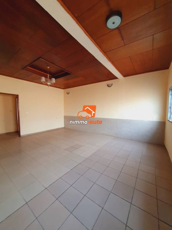 Villa bien propre et spacieuse à louer à Messassi
