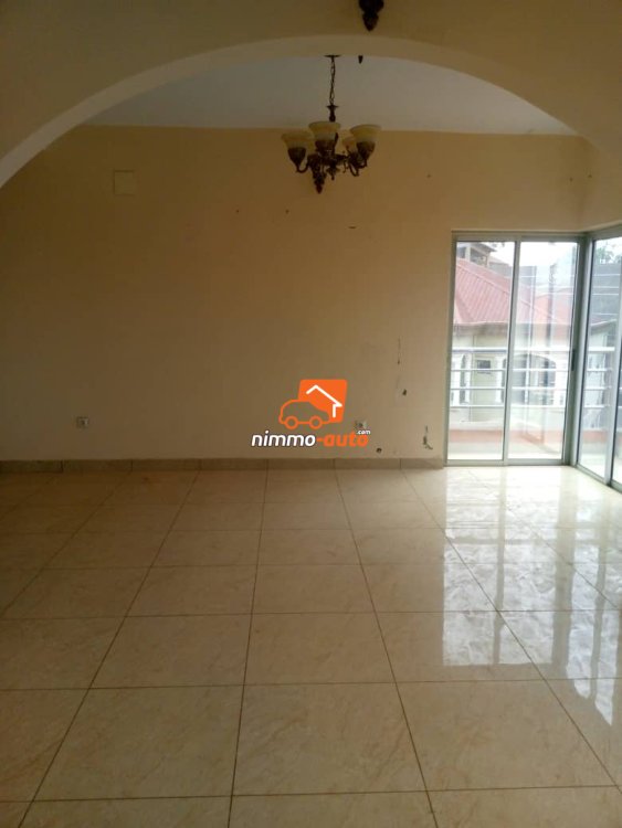 Plusieurs appartements haut standing à Nsimeyong terre rouge