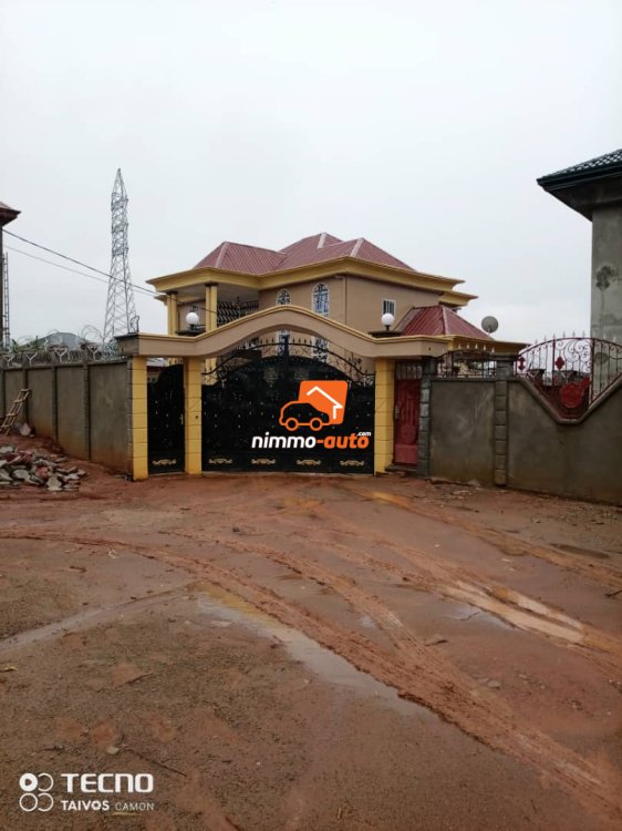 Duplex avec boucaro à vendre à Odza