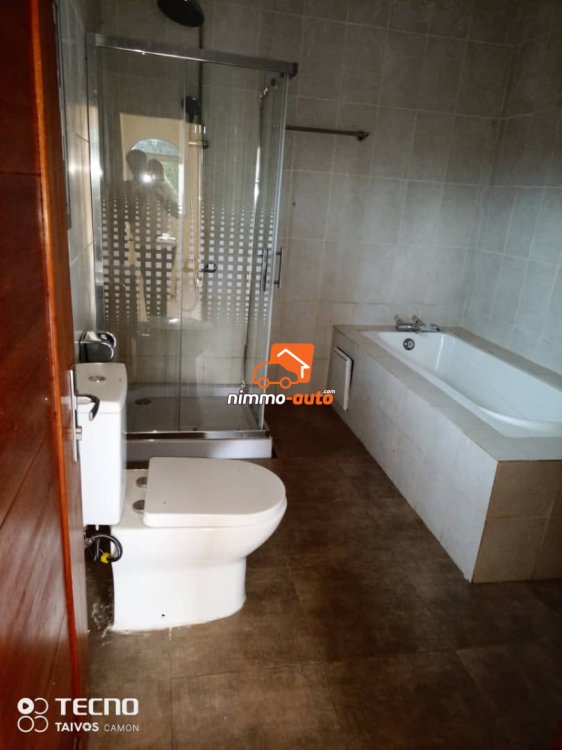 Duplex avec boucaro à vendre à Odza