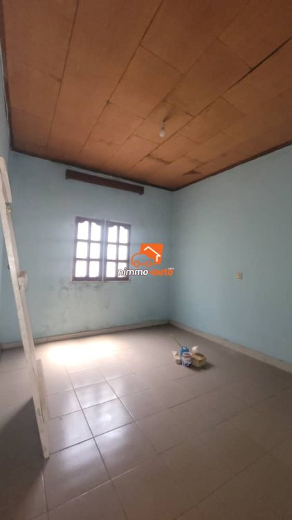 Très grande villa à louer à Nsimeyong