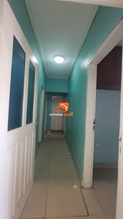 Très grande villa à louer à Nsimeyong