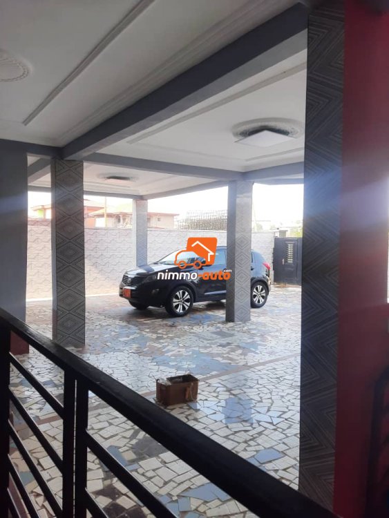 Immeuble de 12 appartements nouvellement construit à Odza