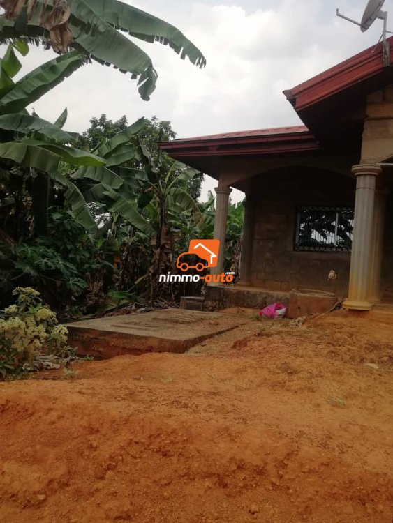 Maison inachevée à vendre à Etoa