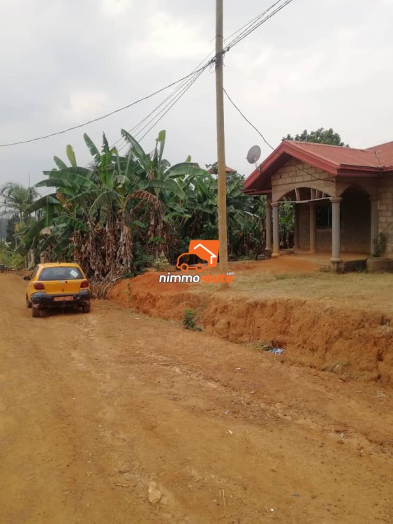 Maison inachevée à vendre à Etoa
