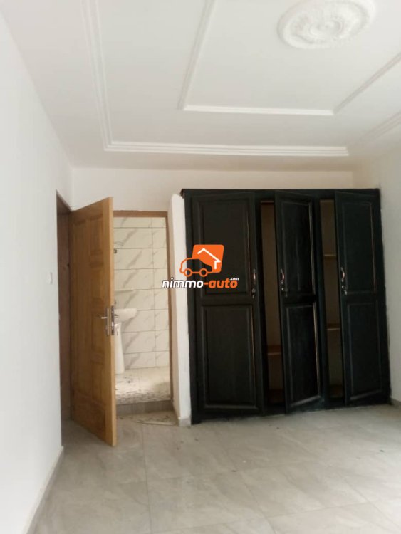 Appartement spacieux et bien situé à louer à Makepe