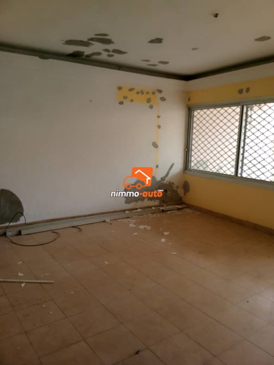 Grande villa en pleine réfection à louer à Bastos