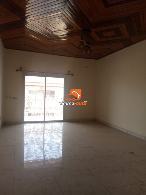 Appartement haut standing nouvellement construit à louer à Ndogbong