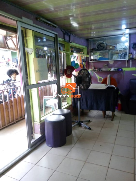 Fonds de commerce d'un salon de coiffure à vendre à Ngousso
