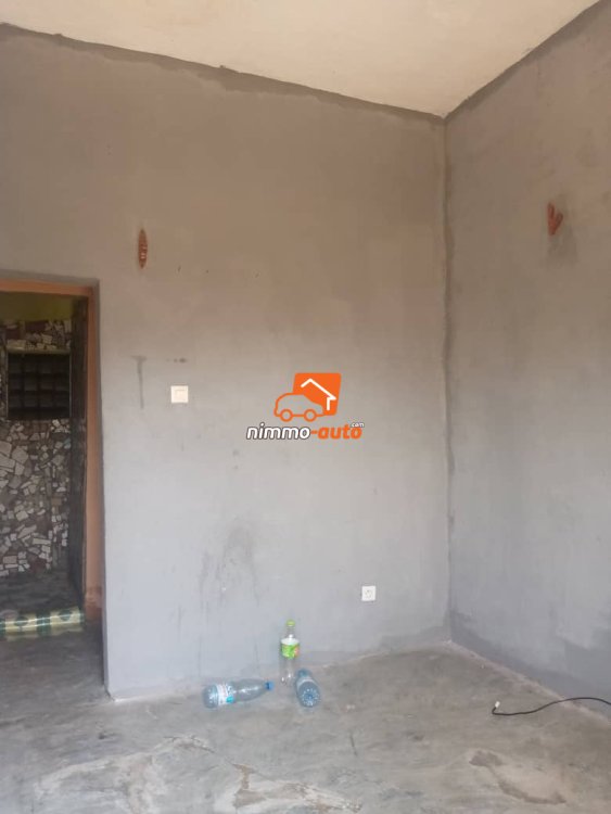 Simple studio à louer à Akwa nord