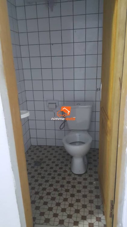 Chambre avec coin cuisine à louer à Kotto