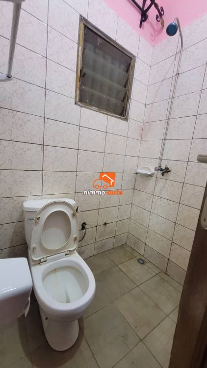 Une très grande chambre moderne sans cuisine à louer à Damas